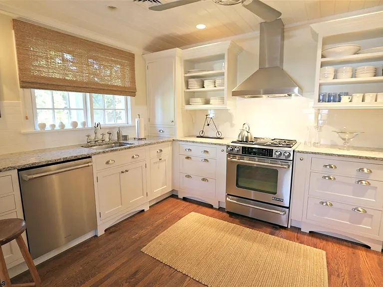 8102 Marshall Ave — Photo 10