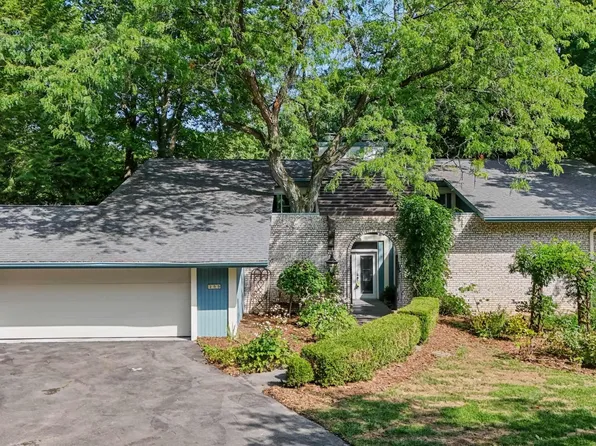 355 W Detweiller Dr, Peoria, IL 61615