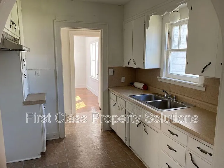 1801 N Jordan Ave — Photo 14