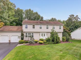 22 Cooper Hawk Dr, Manalapan, NJ 07726