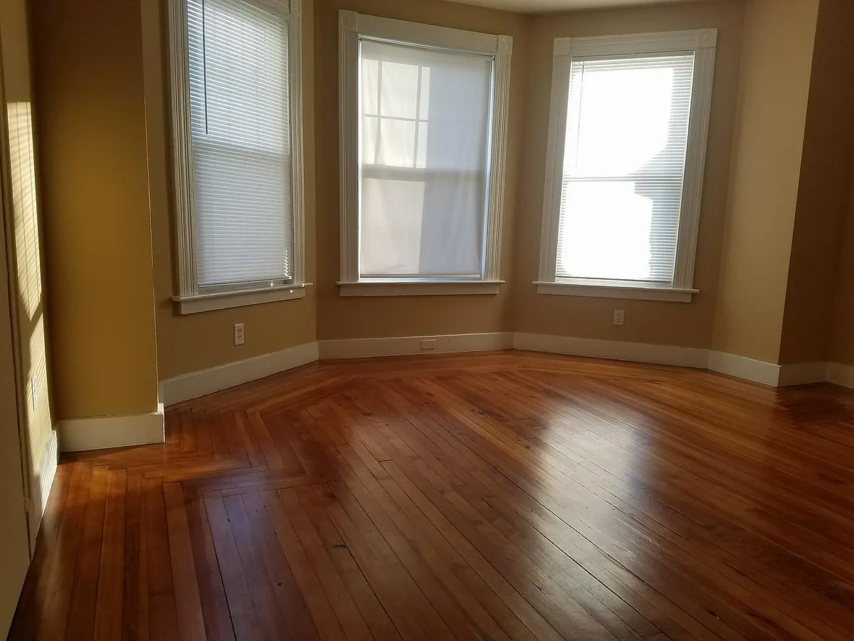 Building Photo - 39 Pine St #2