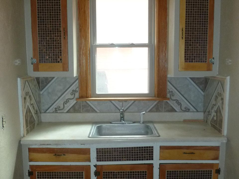 2nd image of 711 N Albany Ave #2