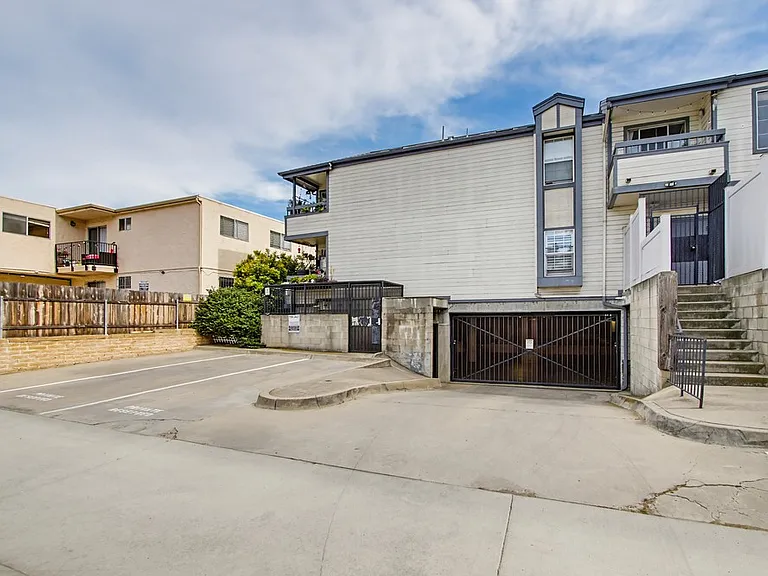 3950 Cleveland Ave #211 — Photo 32
