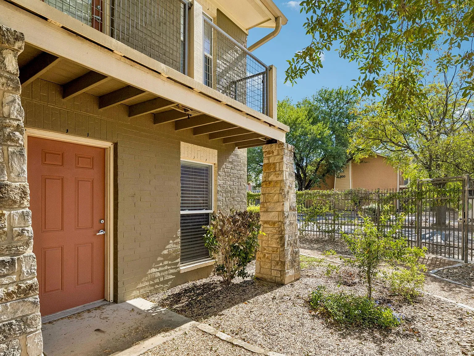 2 bed, 2.5 bath, 1018 sqft, $1,650 — Photo 4