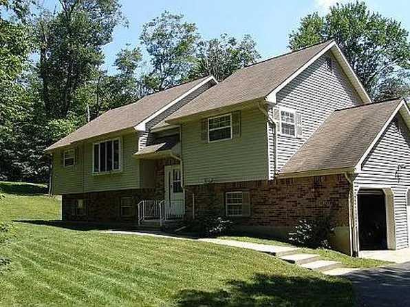 9189 Wilson Ct, Tobyhanna, PA 18466