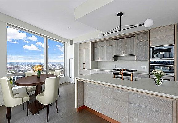 3rd image of 1 City Poin APT 50D