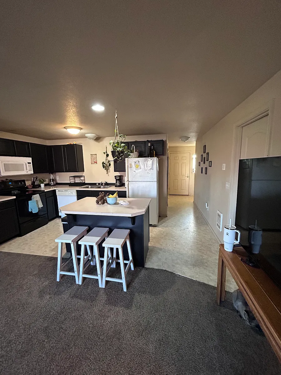 Building Photo - 2531 NW Cedar Ave #2