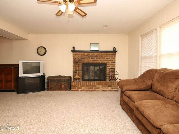 4th image of 102 Niblick Cir