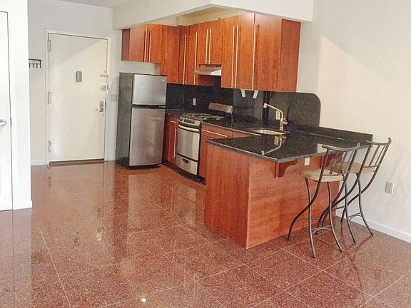 2nd image of 2129 31st Ave APT 2B