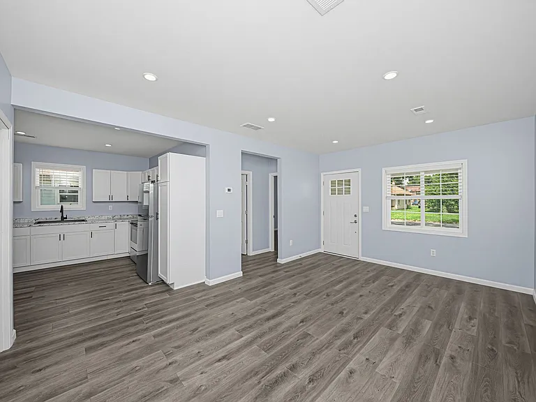 505 W 12th St — Photo 5