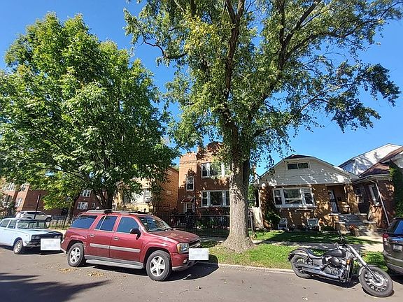 2nd image of 5054 W Schubert Ave