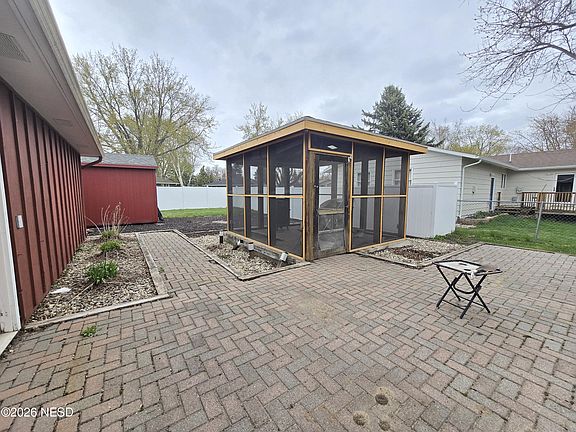 3rd image of 1248 Crestview Dr