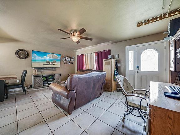 3rd image of 4382 Wischamper St