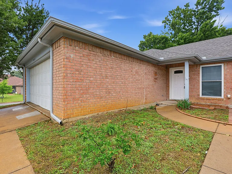 1502 Sharron Ct — Photo 67
