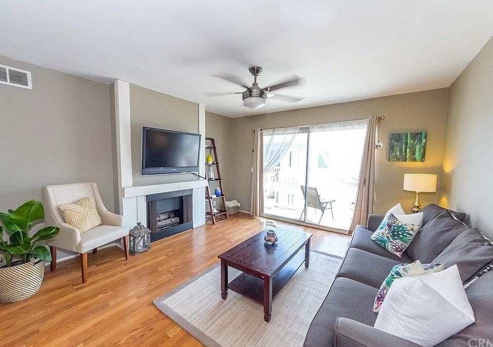 Living room (before crown molding and new energy efficient door)