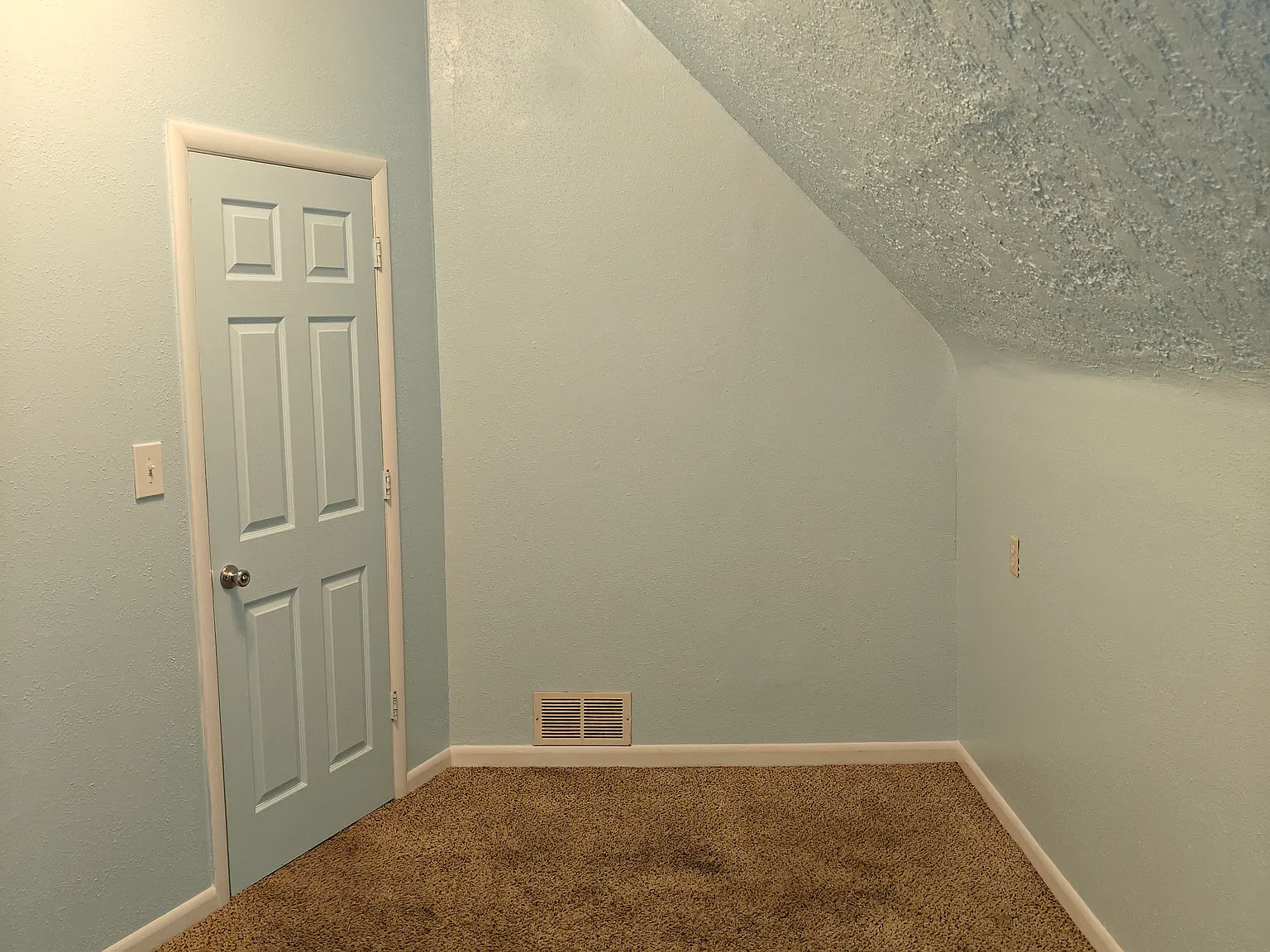 2 bed, 2162 sqft, $400 — Photo 1