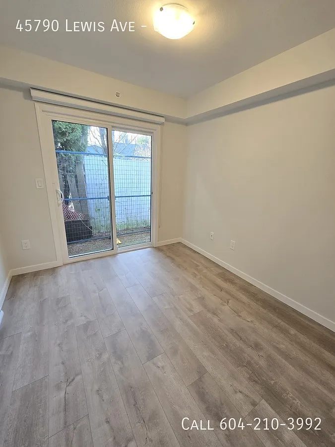 Building Photo - 45790 Lewis Ave #6