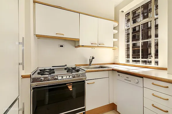 Sold by Corcoran | media 3