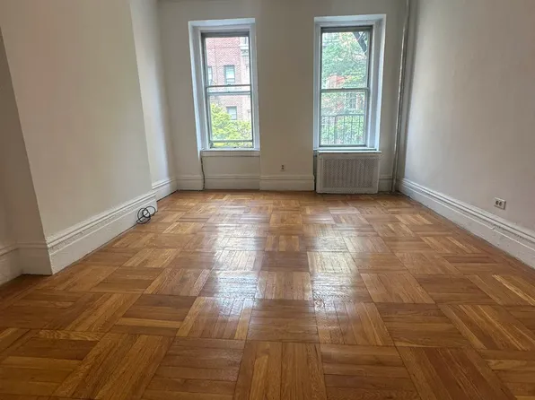 550 East 182nd Street image 1 of 4