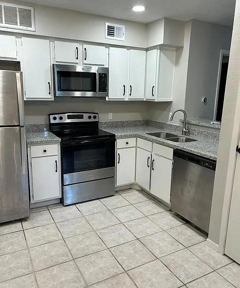 2021 Spenwick Dr #624 — Photo 6