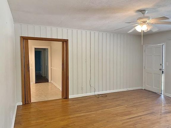 5th image of 1023 W Alden Ave