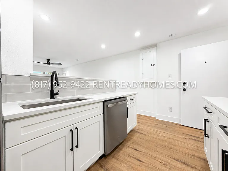 1510 W Jefferson Blvd #203 — Photo 4