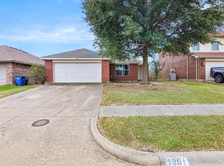 1201 Vicksburg Dr, Ennis, TX 75119