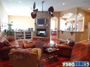 121 Sandahlwood Cir, Cedar Falls, IA 50613