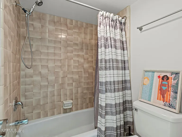 2219 Gorden Ave — Photo 7