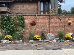 70 Fordcroft St, Grosse Pointe Shores, MI 48236