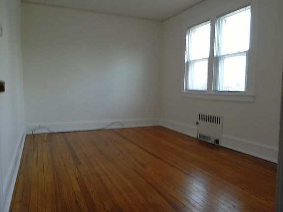 4th image of 15 Bellevue Ave #2