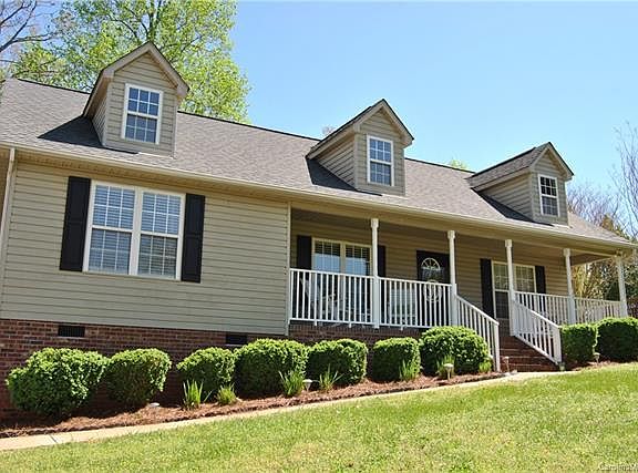 3rd image of 1003 Joanne Ct