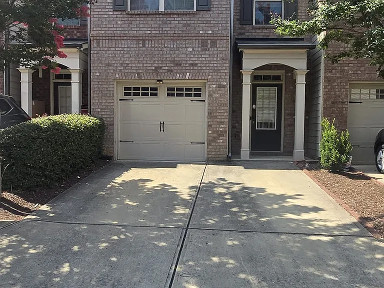 1785 Garbrooke Cv — Photo 2