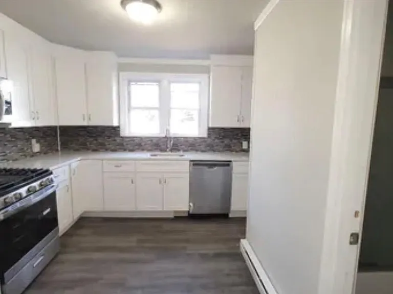 1078 Lalor St #1 — Photo 1