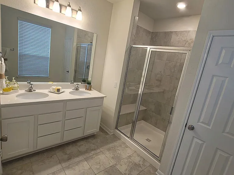 1702 Claire Creek Ct — Photo 16