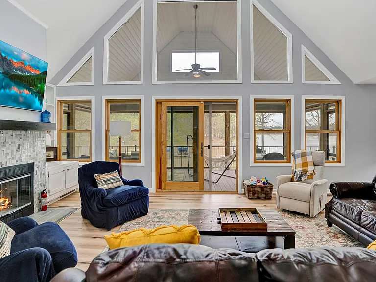 218 Long Island Dr — Photo 17