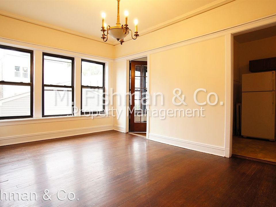 1st image of 2422 N Sawyer Ave #3E