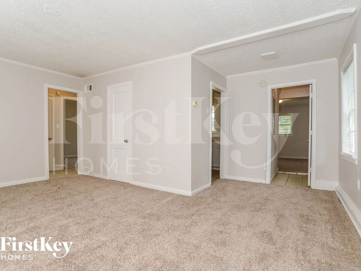 3 bed, 1.0 bath, 884 sqft, $1,370 — Photo 4