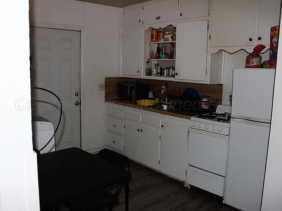 4th image of 400 Blevins St
