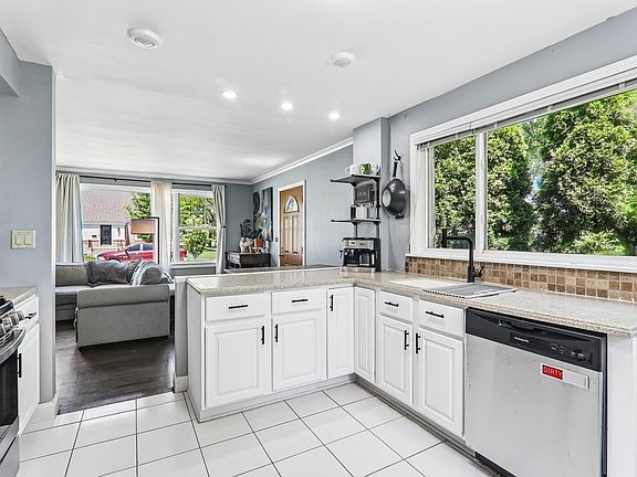5th image of 2104 Portsmouth Ave