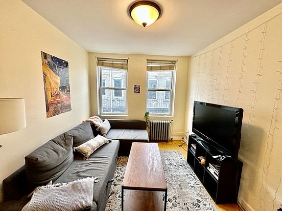 3rd image of 214 Hanover St #1