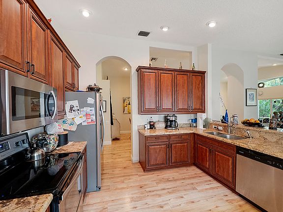 4th image of 6553 Sherbrook Dr