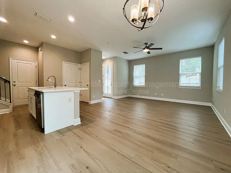 2220 S Bumby Ave #120 — Photo 7