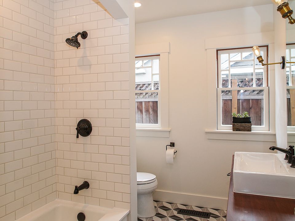 Hall Bath - very cool! 