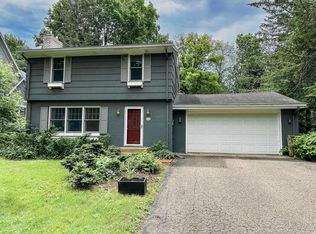 18945 Easton Rd, Deephaven, MN 55391