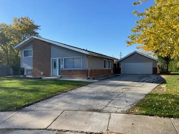 86 Water St, Park Forest, IL 60466