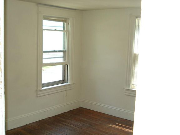 3rd image of 19 1/2 Beech St