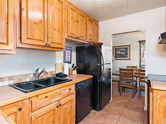 Full kitchen