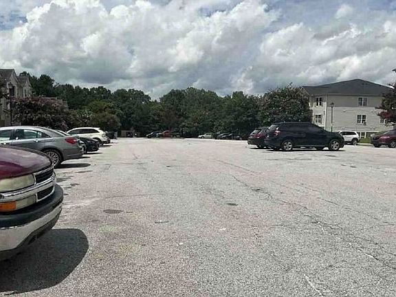 Exterior Neighborhood (street photo)