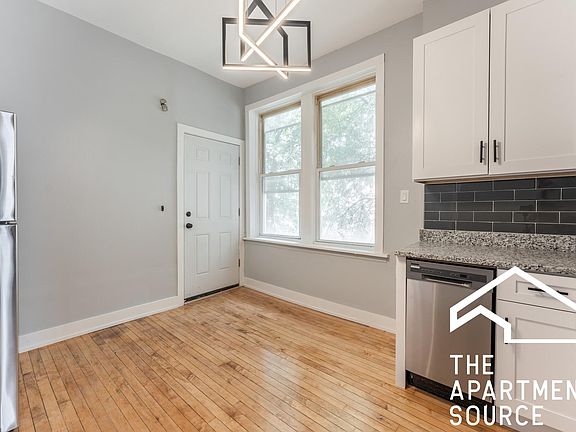 3rd image of 1922 N Wilmot Ave Front 3